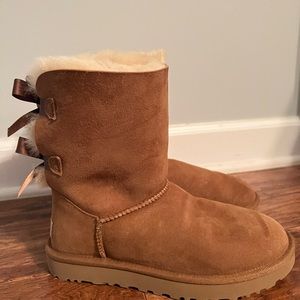 NEVER WORN!! Bailey Bow II Brown Uggs - Size 7